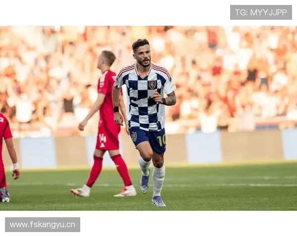 奥斯梅恩本赛季状态回暖，近期表现稳健值得关注