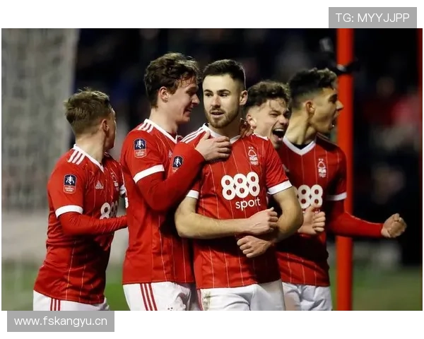 英超球队诺丁汉森林与日本球员马里诺斯近期表现对比分析