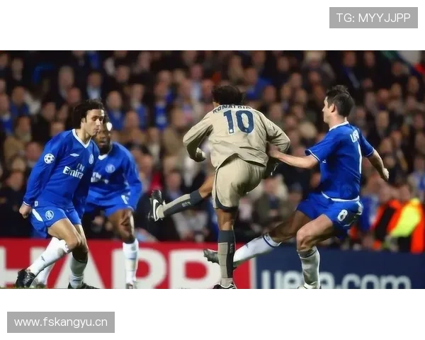 小罗退役后还在夜店蹦迪，这状态谁信他快45了？