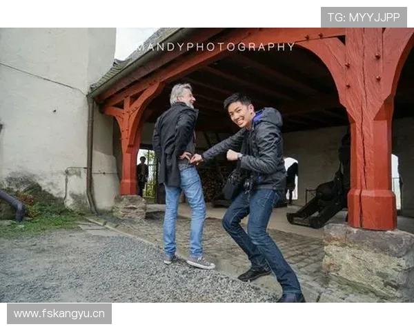 维纳斯那静静一笑，后面到底藏了多少不为人知的豪宅钥匙啊？